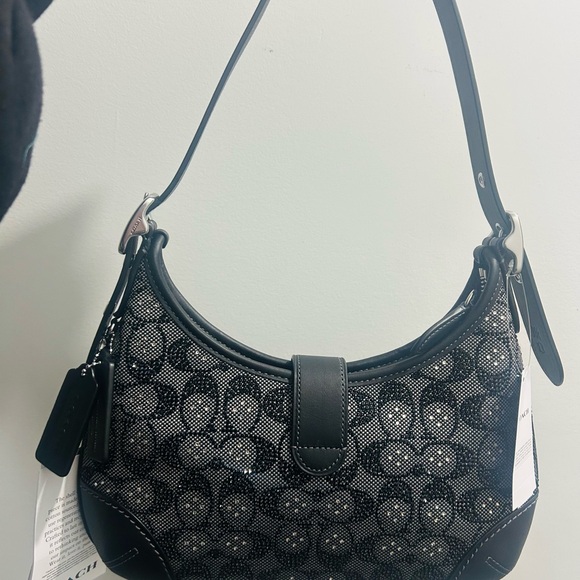 Hamptons Hobo Bag
Black Crystal Signature Jacquard - Picture 2 of 5